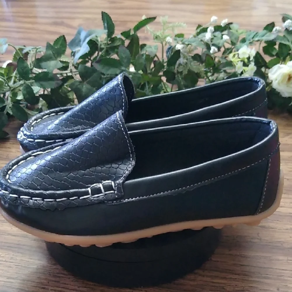 Black Loafer Slip-On Shoes with Contrast Stitching Kids Size 10 1/2